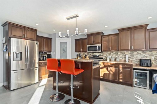 182 Crabapple Way, Fort Mcmurray, AB - Indoor Photo Showing Kitchen With Upgraded Kitchen