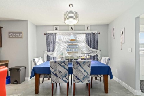 182 Crabapple Way, Fort Mcmurray, AB - Indoor Photo Showing Dining Room