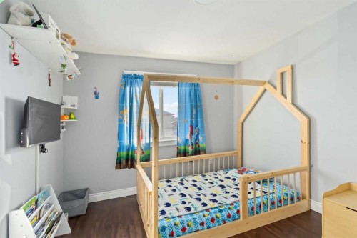 182 Crabapple Way, Fort Mcmurray, AB - Indoor Photo Showing Bedroom