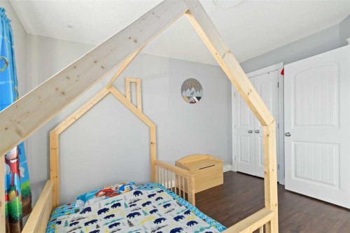 182 Crabapple Way, Fort Mcmurray, AB - Indoor Photo Showing Bedroom