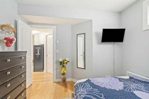 182 Crabapple Way, Fort Mcmurray, AB - Indoor Photo Showing Bedroom