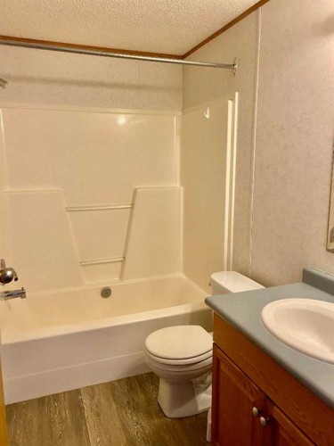 196 Harpe Way, Fort Mcmurray, AB - Indoor Photo Showing Bathroom