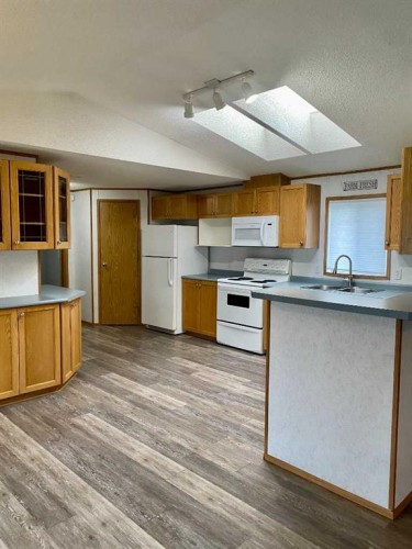 196 Harpe Way, Fort Mcmurray, AB - Indoor Photo Showing Kitchen