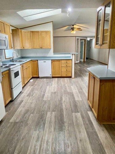 196 Harpe Way, Fort Mcmurray, AB - Indoor Photo Showing Kitchen