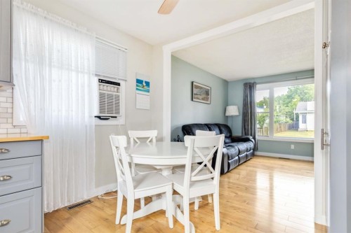 129 Ermine Crescent, Fort Mcmurray, AB - Indoor Photo Showing Dining Room