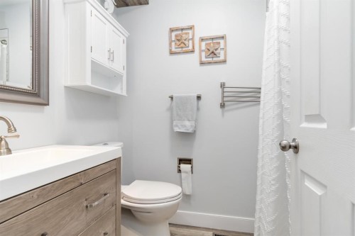 129 Ermine Crescent, Fort Mcmurray, AB - Indoor Photo Showing Bathroom