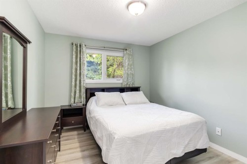 129 Ermine Crescent, Fort Mcmurray, AB - Indoor Photo Showing Bedroom