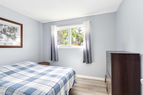 129 Ermine Crescent, Fort Mcmurray, AB - Indoor Photo Showing Bedroom