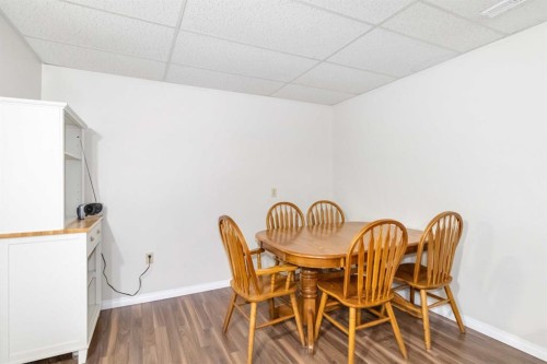 129 Ermine Crescent, Fort Mcmurray, AB - Indoor Photo Showing Dining Room