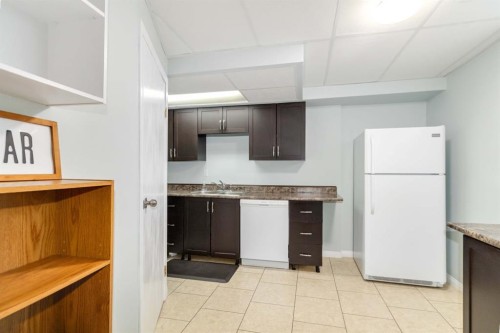 129 Ermine Crescent, Fort Mcmurray, AB - Indoor Photo Showing Kitchen