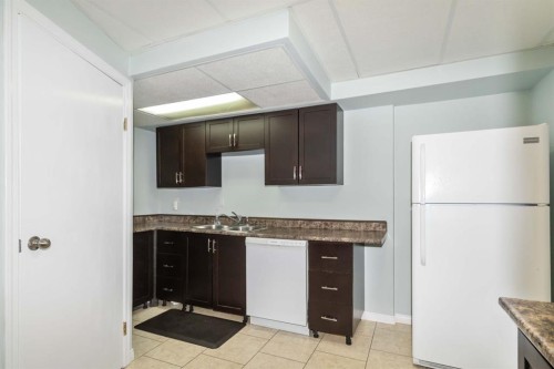 129 Ermine Crescent, Fort Mcmurray, AB - Indoor Photo Showing Kitchen With Double Sink