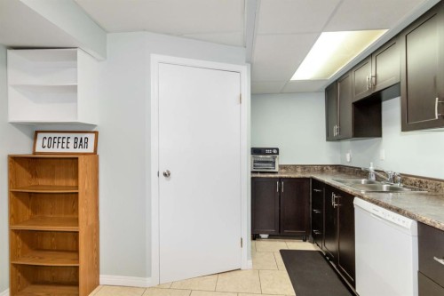 129 Ermine Crescent, Fort Mcmurray, AB - Indoor Photo Showing Kitchen With Double Sink