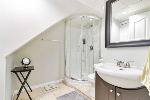 129 Ermine Crescent, Fort Mcmurray, AB - Indoor Photo Showing Bathroom
