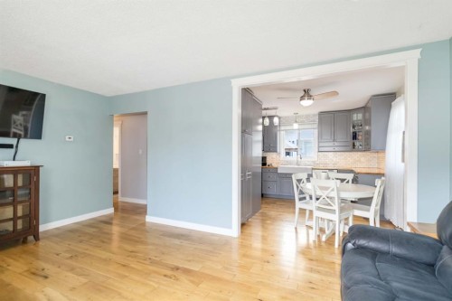 129 Ermine Crescent, Fort Mcmurray, AB - Indoor Photo Showing Living Room
