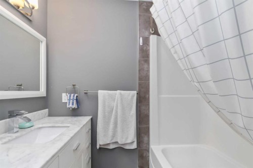 113 Heritage Drive, Fort Mcmurray, AB - Indoor Photo Showing Bathroom
