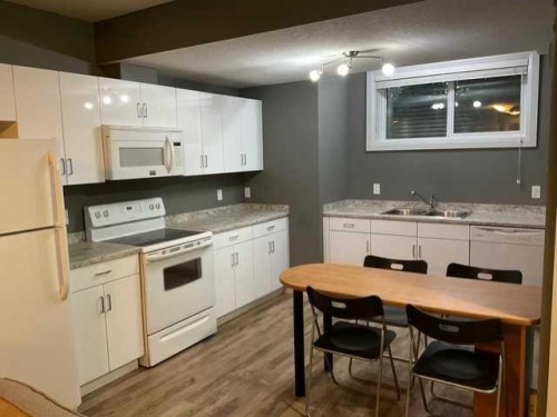 113 Heritage Drive, Fort Mcmurray, AB - Indoor Photo Showing Kitchen With Double Sink
