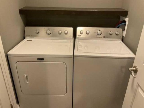 113 Heritage Drive, Fort Mcmurray, AB - Indoor Photo Showing Laundry Room