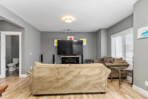 113 Heritage Drive, Fort Mcmurray, AB - Indoor Photo Showing Living Room