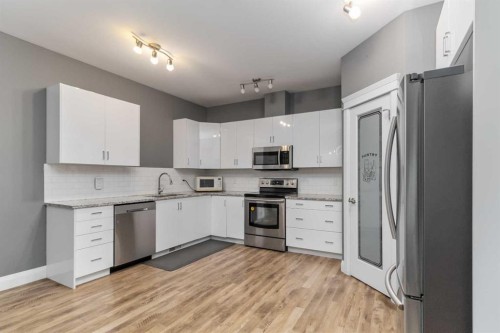 113 Heritage Drive, Fort Mcmurray, AB - Indoor Photo Showing Kitchen