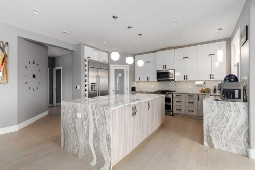 145 Cobblestone Bay, Fort Mcmurray, AB - Indoor Photo Showing Kitchen With Upgraded Kitchen