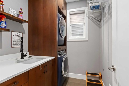 145 Cobblestone Bay, Fort Mcmurray, AB - Indoor Photo Showing Laundry Room
