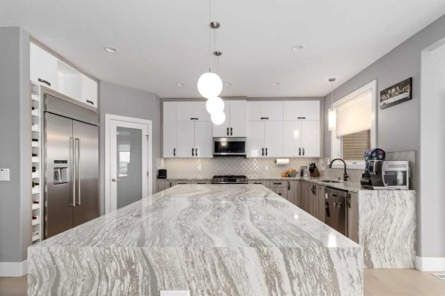 145 Cobblestone Bay, Fort Mcmurray, AB - Indoor Photo Showing Kitchen With Upgraded Kitchen