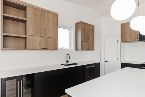 176 Beaveridge Close, Fort Mcmurray, AB - Indoor Photo Showing Kitchen With Double Sink