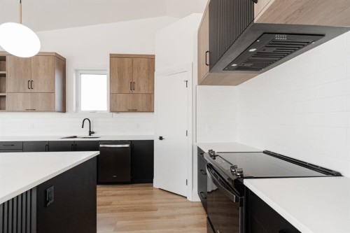176 Beaveridge Close, Fort Mcmurray, AB - Indoor Photo Showing Kitchen With Upgraded Kitchen
