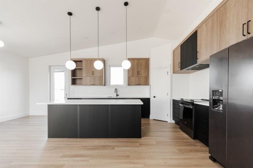 176 Beaveridge Close, Fort Mcmurray, AB - Indoor Photo Showing Kitchen With Upgraded Kitchen