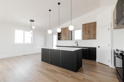 176 Beaveridge Close, Fort Mcmurray, AB - Indoor Photo Showing Kitchen With Upgraded Kitchen