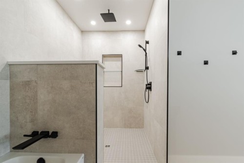 176 Beaveridge Close, Fort Mcmurray, AB - Indoor Photo Showing Bathroom