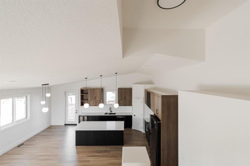 176 Beaveridge Close, Fort Mcmurray, AB - Indoor Photo Showing Kitchen