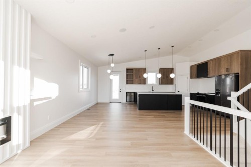 176 Beaveridge Close, Fort Mcmurray, AB - Indoor Photo Showing Kitchen With Upgraded Kitchen