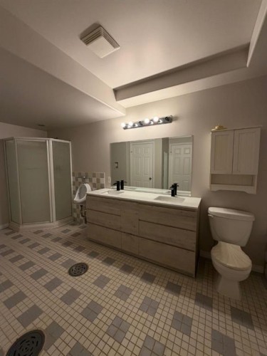 180 Webb Drive, Fort Mcmurray, AB - Indoor Photo Showing Bathroom