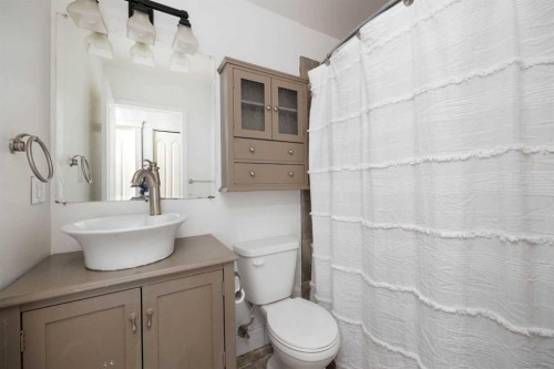 137 Deep Road, Fort Mcmurray, AB - Indoor Photo Showing Bathroom