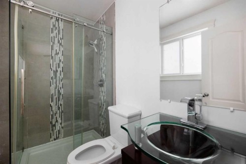 137 Deep Road, Fort Mcmurray, AB - Indoor Photo Showing Bathroom