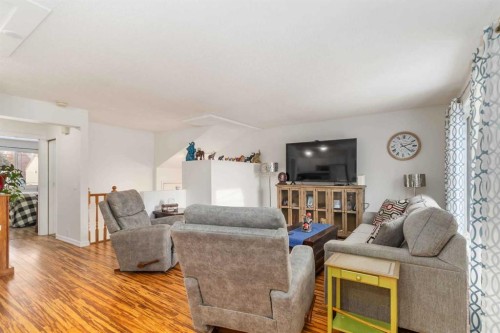 202 Bird Crescent, Fort Mcmurray, AB - Indoor Photo Showing Living Room