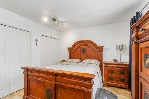 202 Bird Crescent, Fort Mcmurray, AB - Indoor Photo Showing Bedroom