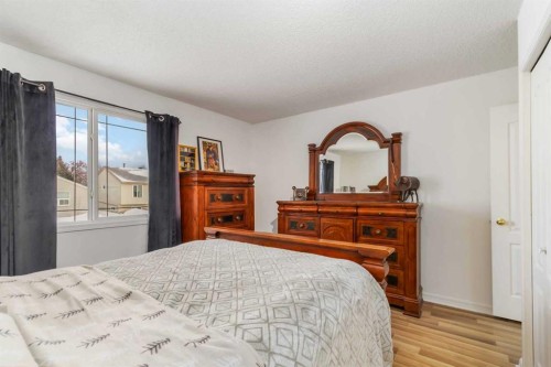 202 Bird Crescent, Fort Mcmurray, AB - Indoor Photo Showing Bedroom