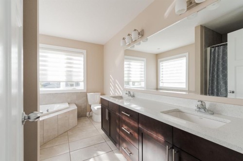 181 Diamondstone Ridge, Fort Mcmurray, AB - Indoor Photo Showing Bathroom
