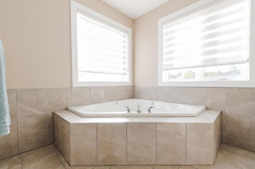 181 Diamondstone Ridge, Fort Mcmurray, AB - Indoor Photo Showing Bathroom