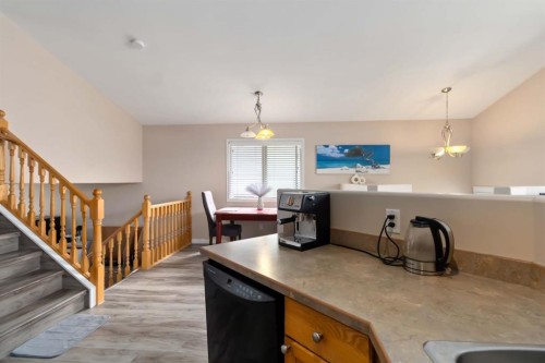 228 Paris Crescent, Fort Mcmurray, AB - Indoor Photo Showing Kitchen