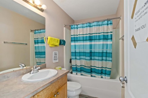 228 Paris Crescent, Fort Mcmurray, AB - Indoor Photo Showing Bathroom