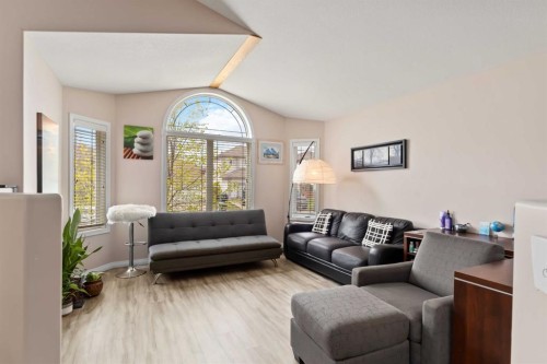 228 Paris Crescent, Fort Mcmurray, AB - Indoor Photo Showing Living Room