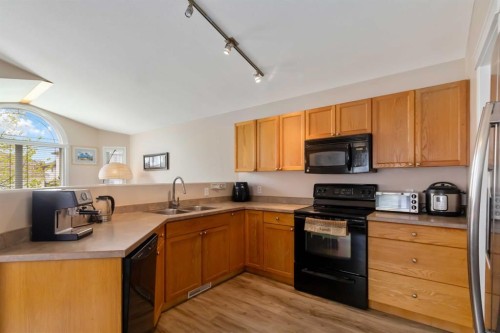 228 Paris Crescent, Fort Mcmurray, AB - Indoor Photo Showing Kitchen With Double Sink