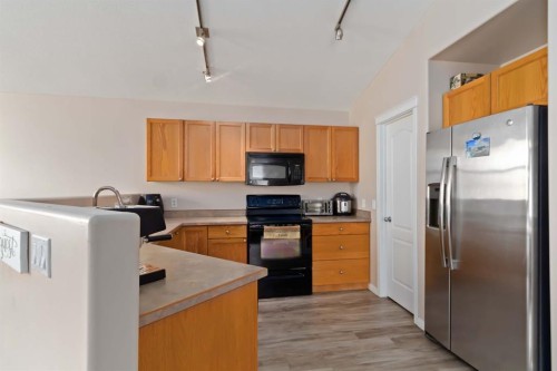 228 Paris Crescent, Fort Mcmurray, AB - Indoor Photo Showing Kitchen