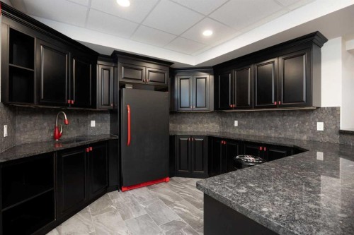 125 Beardsley Crescent, Fort Mcmurray, AB - Indoor Photo Showing Kitchen