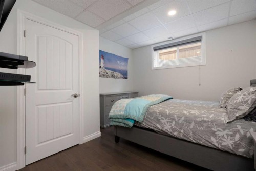125 Beardsley Crescent, Fort Mcmurray, AB - Indoor Photo Showing Bedroom
