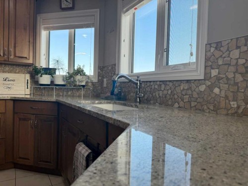 125 Beardsley Crescent, Fort Mcmurray, AB - Indoor Photo Showing Kitchen