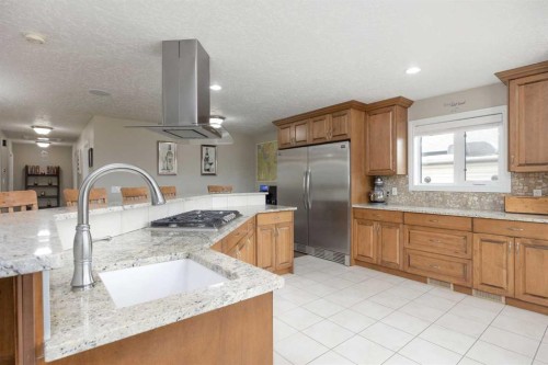 125 Beardsley Crescent, Fort Mcmurray, AB - Indoor Photo Showing Kitchen